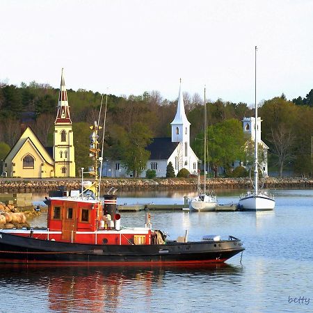 Mahone Bay Beach House Exterior photo